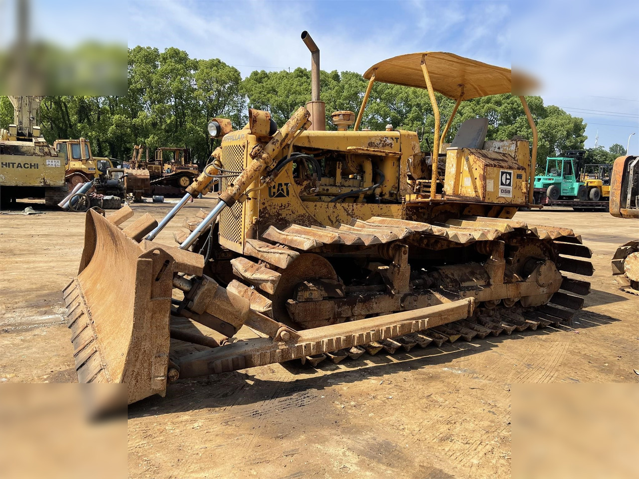 CATERPILLAR D5B - Bulldozer: photos 1 CATERPILLAR D5B - Bulldozer: photos 1