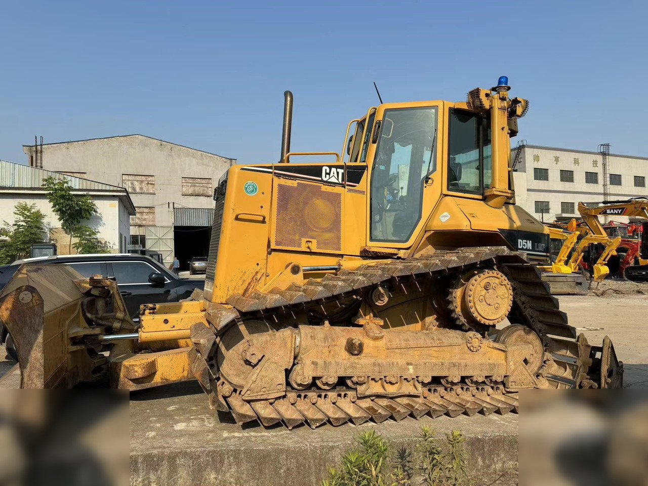 CATERPILLAR D5N - Bulldozer: photos 1 CATERPILLAR D5N - Bulldozer: photos 1