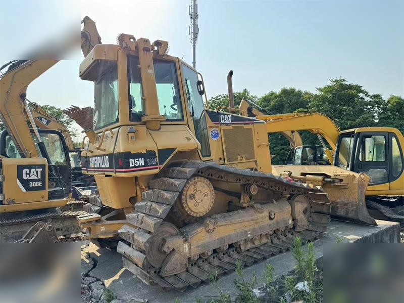 CATERPILLAR D5N - Bulldozer: photos 2 CATERPILLAR D5N - Bulldozer: photos 2