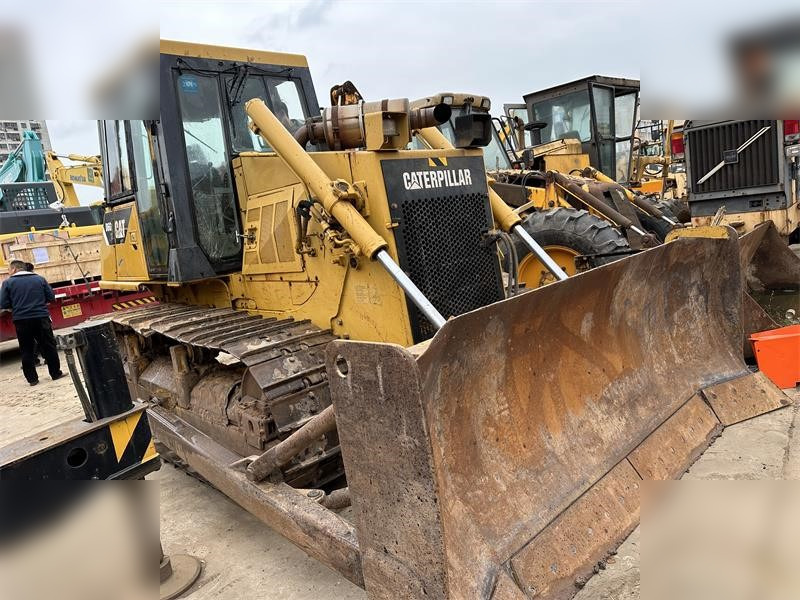 CATERPILLAR D6G2 XL - Bulldozer: photos 1 CATERPILLAR D6G2 XL - Bulldozer: photos 1