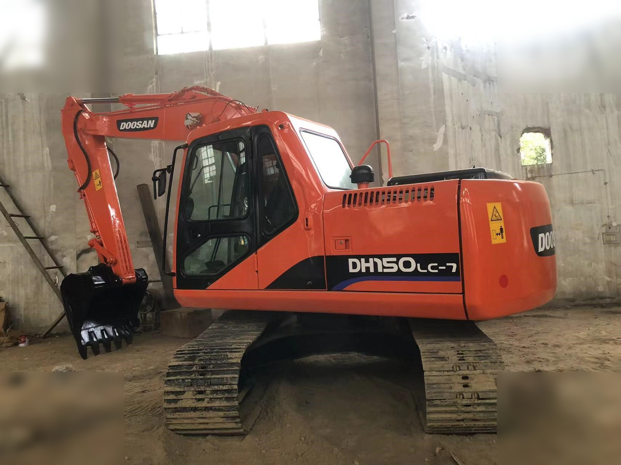 DOOSAN DH150 LC-7 - Pelle sur chenille: photos 1 DOOSAN DH150 LC-7 - Pelle sur chenille: photos 1