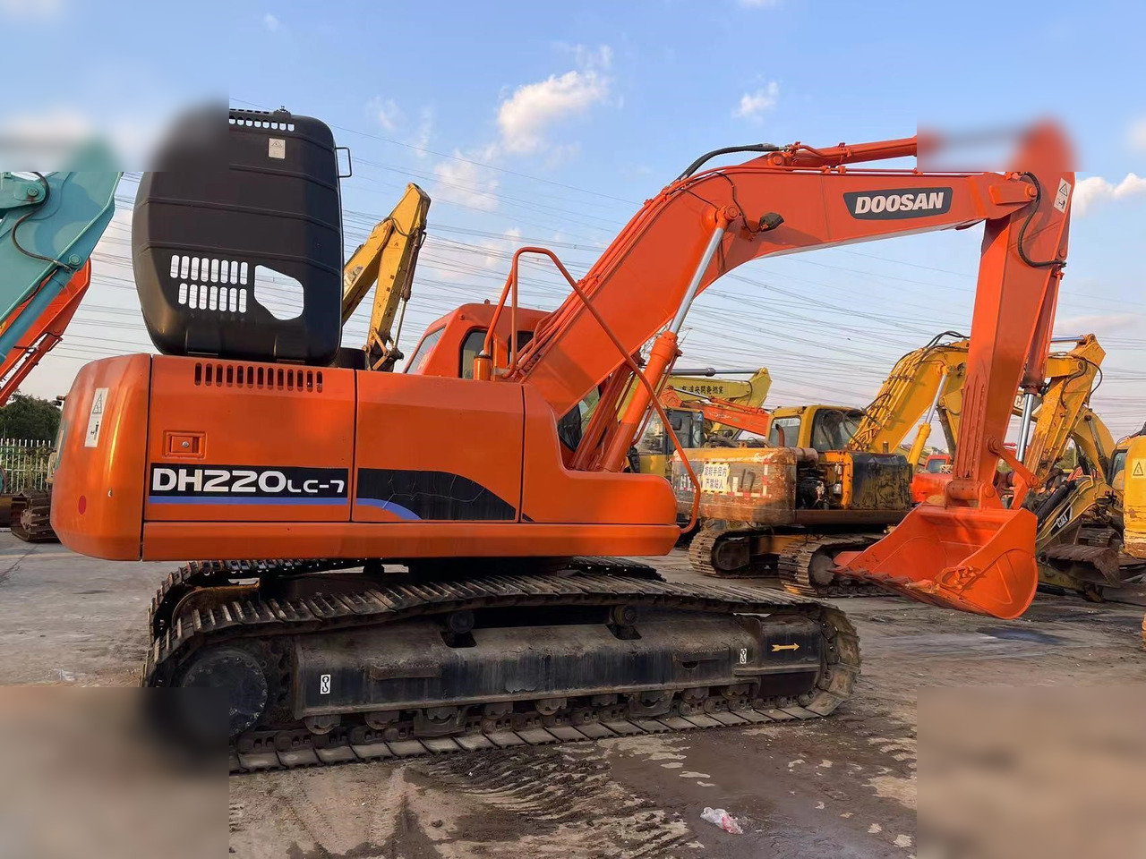 DOOSAN DH220 LC-7 - Pelle sur chenille: photos 2 DOOSAN DH220 LC-7 - Pelle sur chenille: photos 2