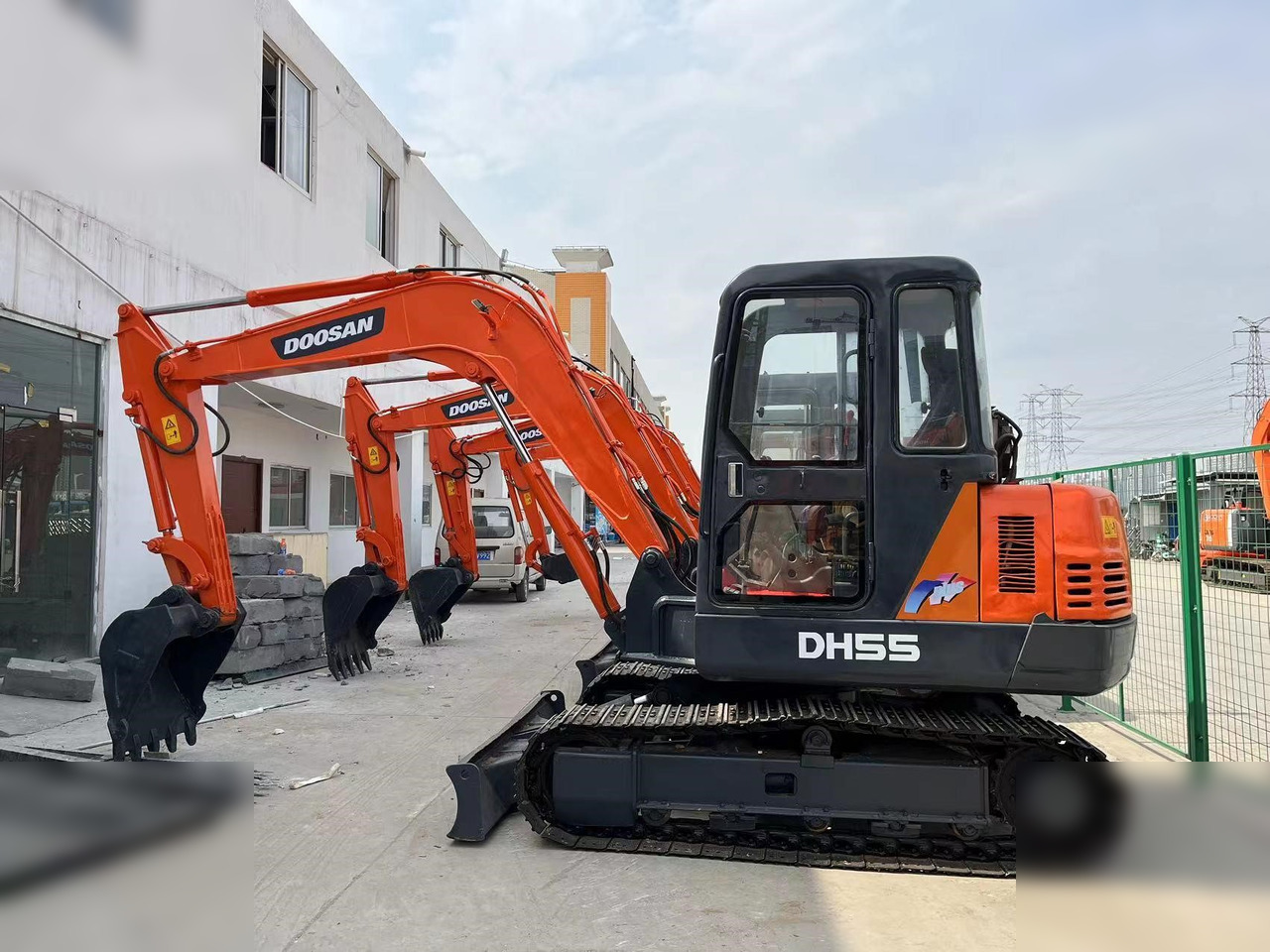 DOOSAN DH55 - Mini pelle: photos 1 DOOSAN DH55 - Mini pelle: photos 1