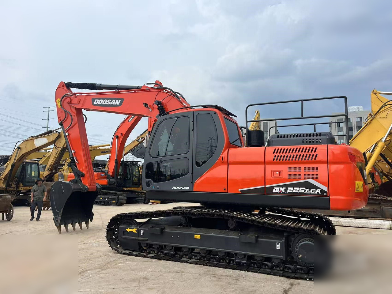 DOOSAN DX225 LC - Pelle sur chenille: photos 1 DOOSAN DX225 LC - Pelle sur chenille: photos 1