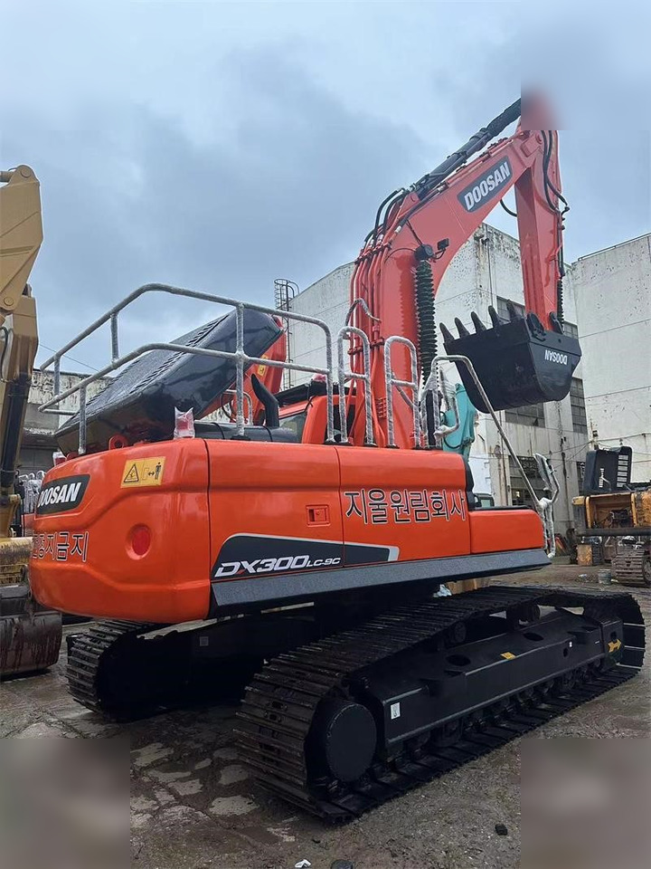 DOOSAN DX300 LC-9C - Pelle sur chenille: photos 1 DOOSAN DX300 LC-9C - Pelle sur chenille: photos 1