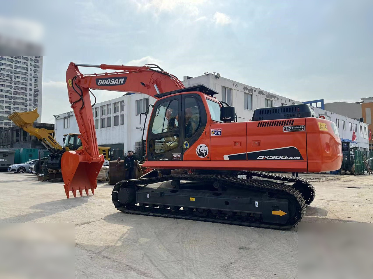 DOOSAN DX300 LC-9C - Pelle sur chenille: photos 1 DOOSAN DX300 LC-9C - Pelle sur chenille: photos 1