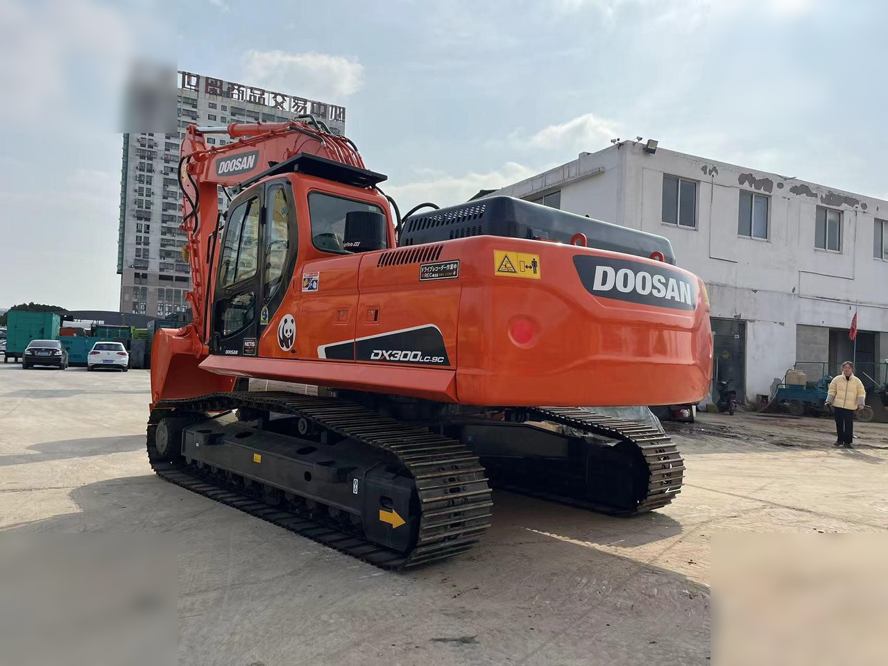 DOOSAN DX300 LC-9C - Pelle sur chenille: photos 3 DOOSAN DX300 LC-9C - Pelle sur chenille: photos 3