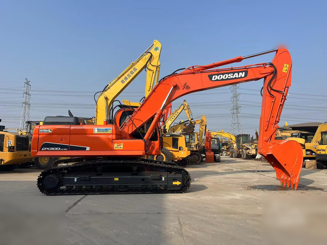 DOOSAN DX300 LC-9C - Pelle sur chenille: photos 1 DOOSAN DX300 LC-9C - Pelle sur chenille: photos 1