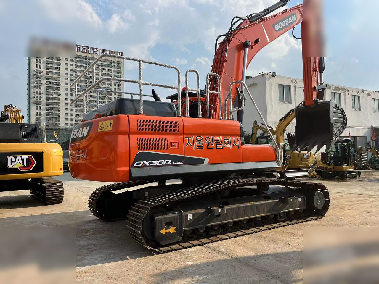 DOOSAN DX300 LC-9C - Pelle sur chenille: photos 4 DOOSAN DX300 LC-9C - Pelle sur chenille: photos 4