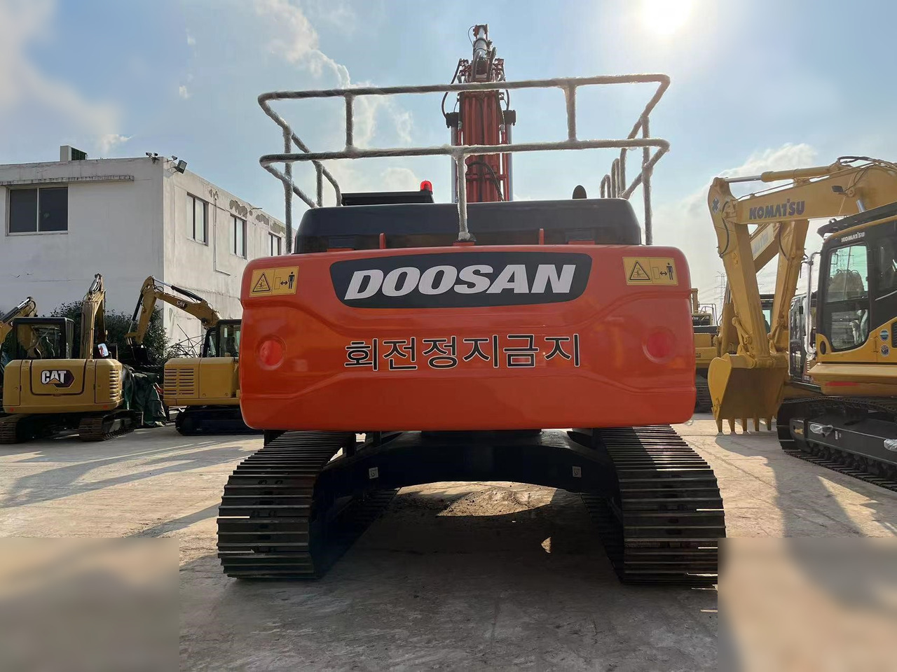 DOOSAN DX300 LC-9C - Pelle sur chenille: photos 2 DOOSAN DX300 LC-9C - Pelle sur chenille: photos 2