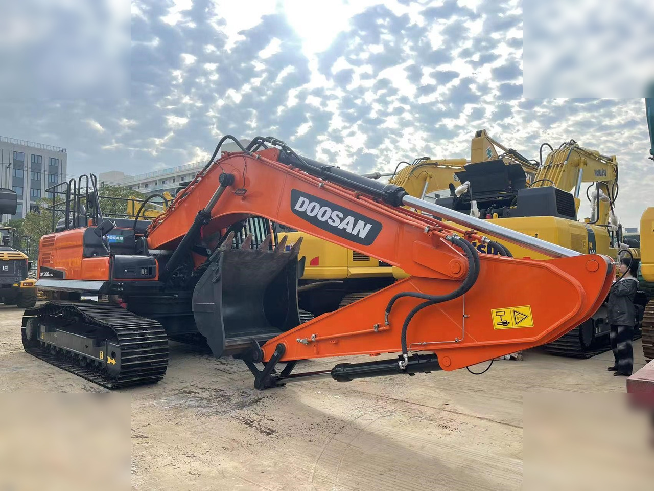 DOOSAN DX300 LCA - Pelle sur chenille: photos 1 DOOSAN DX300 LCA - Pelle sur chenille: photos 1