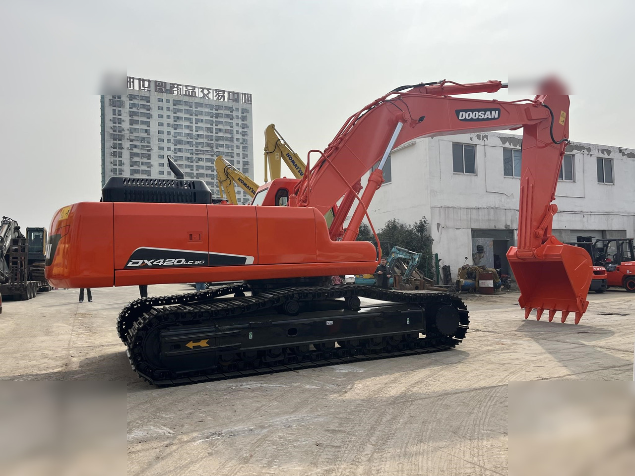 Pelle sur chenille DOOSAN DX420 LC-9C: photos 9