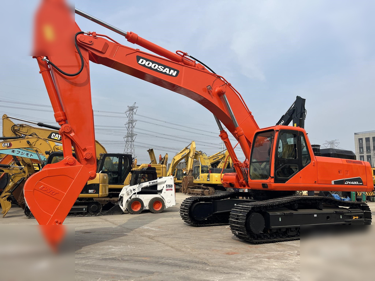 Pelle sur chenille DOOSAN DX420 LC-9C: photos 6