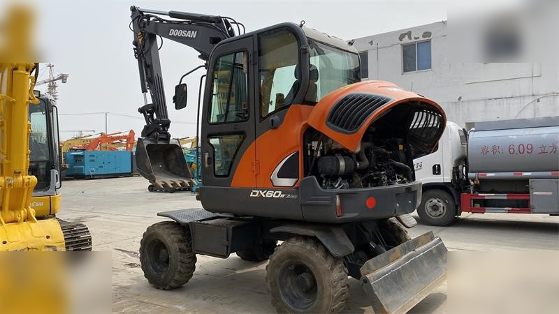 DOOSAN DX60W ECO - Pelle sur pneus: photos 4 DOOSAN DX60W ECO - Pelle sur pneus: photos 4