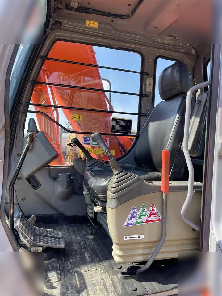 HITACHI ZX120 - Pelle sur chenille: photos 4 HITACHI ZX120 - Pelle sur chenille: photos 4
