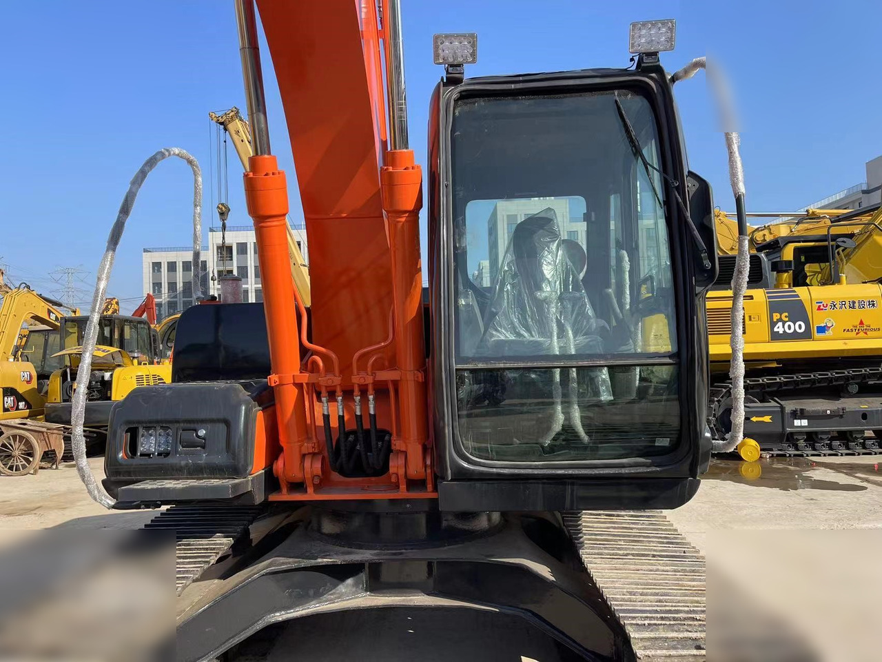 HITACHI ZX120 - Pelle sur chenille: photos 3 HITACHI ZX120 - Pelle sur chenille: photos 3