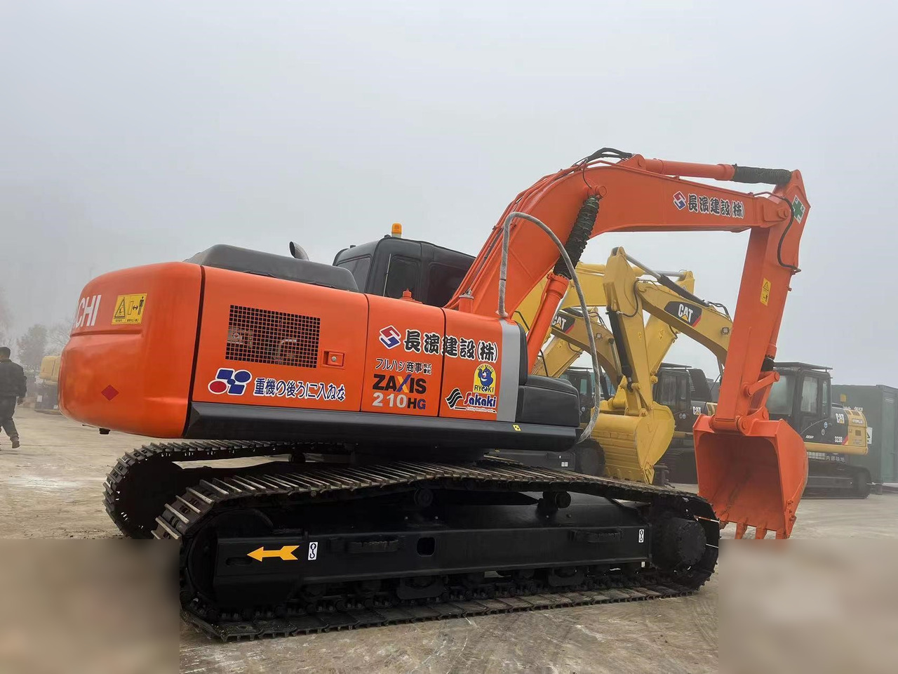 HITACHI ZX210 LC-3G - Pelle sur chenille: photos 2 HITACHI ZX210 LC-3G - Pelle sur chenille: photos 2