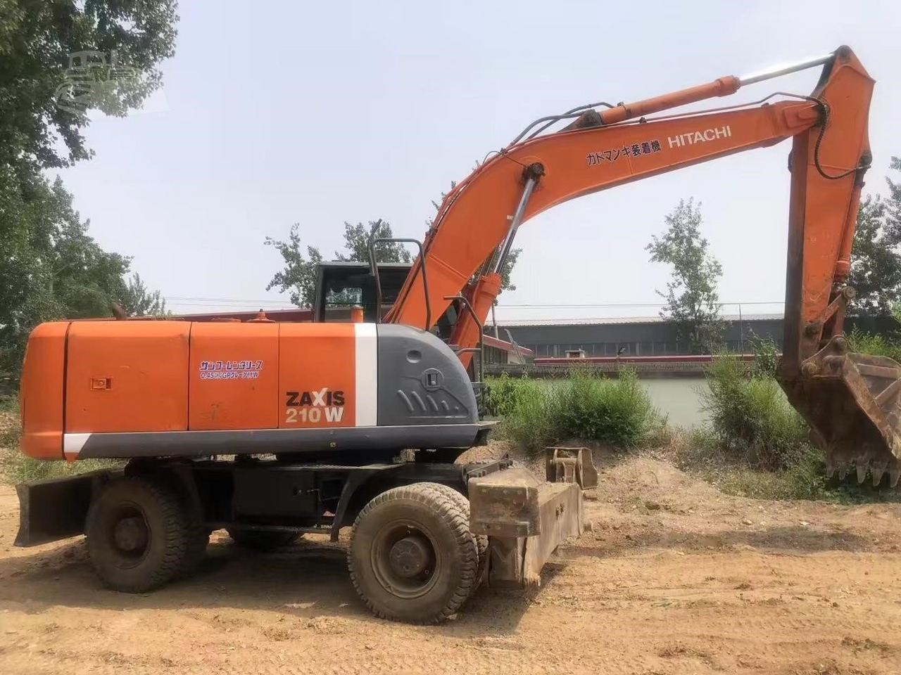 HITACHI ZX210W - Pelle sur pneus: photos 2 HITACHI ZX210W - Pelle sur pneus: photos 2