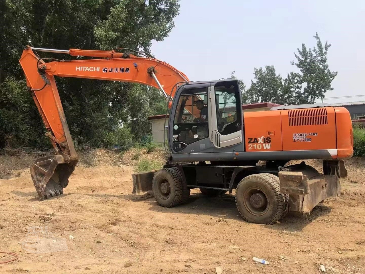 HITACHI ZX210W - Pelle sur pneus: photos 1 HITACHI ZX210W - Pelle sur pneus: photos 1