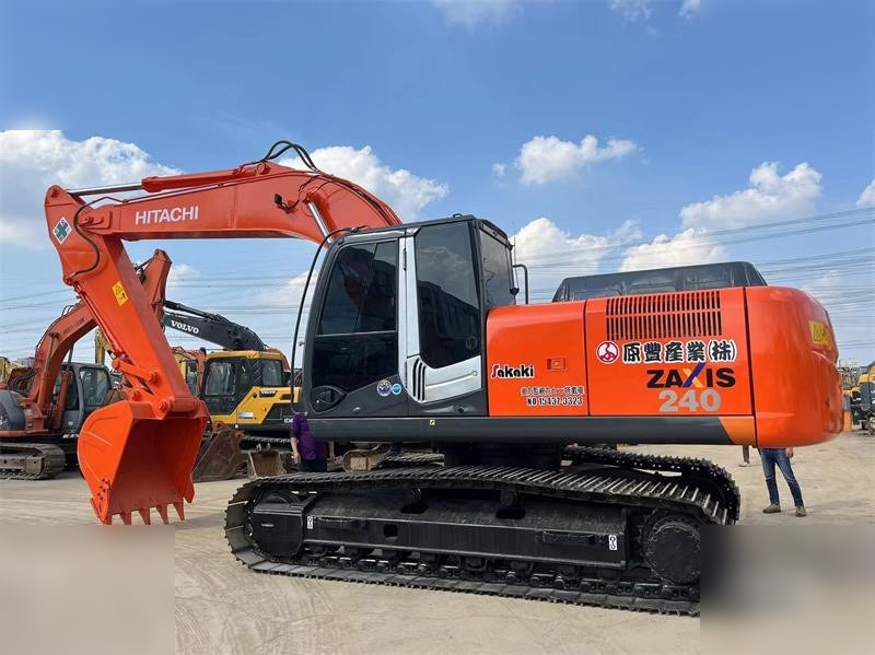 HITACHI ZX240-3 - Pelle sur chenille: photos 3 HITACHI ZX240-3 - Pelle sur chenille: photos 3
