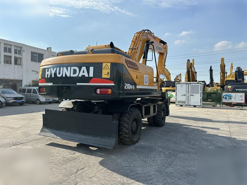 HYUNDAI ROBEX 210W-9 - Pelle sur pneus: photos 3 HYUNDAI ROBEX 210W-9 - Pelle sur pneus: photos 3