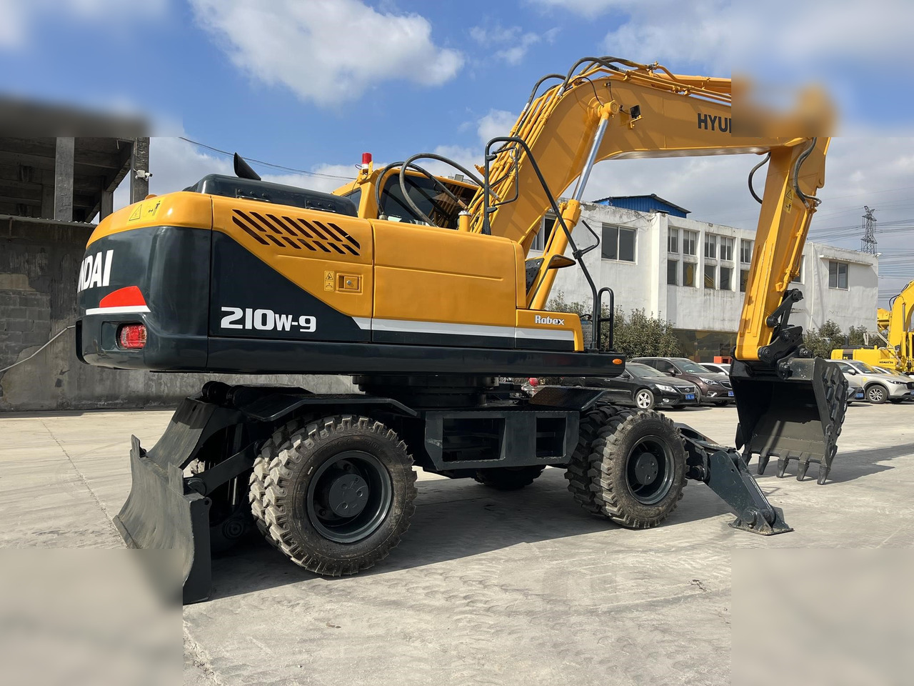 HYUNDAI ROBEX 210W-9 - Pelle sur pneus: photos 3 HYUNDAI ROBEX 210W-9 - Pelle sur pneus: photos 3