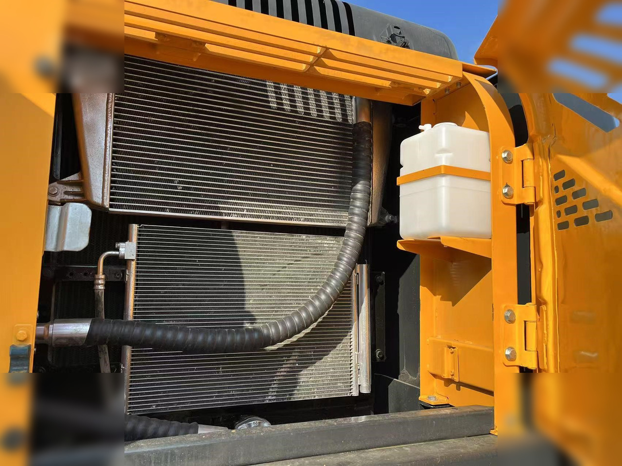 Pelle sur chenille HYUNDAI ROBEX 220 LC-9S: photos 6 Pelle sur chenille HYUNDAI ROBEX 220 LC-9S: photos 6