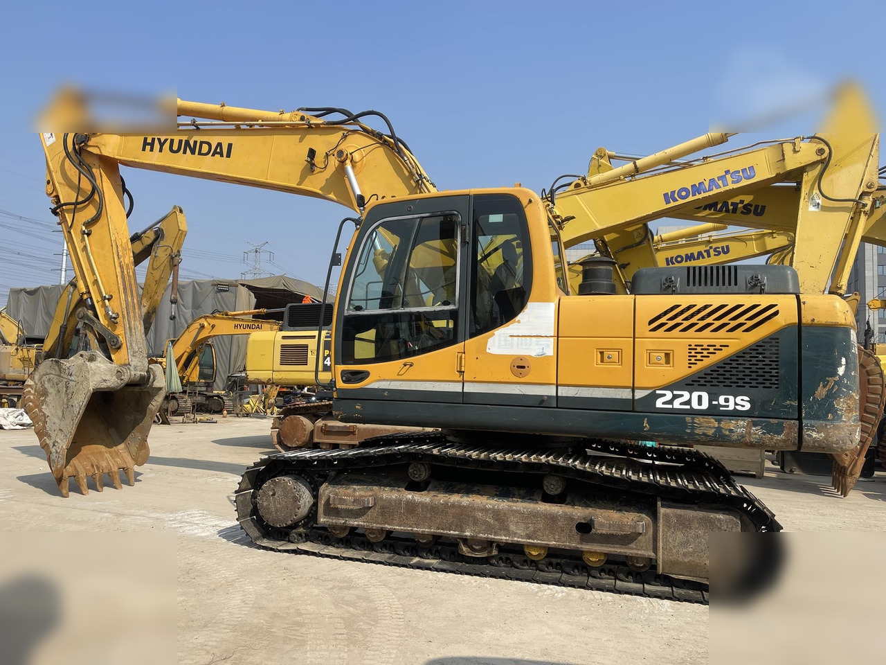 HYUNDAI ROBEX 220 LC-9S - Pelle sur chenille: photos 1 HYUNDAI ROBEX 220 LC-9S - Pelle sur chenille: photos 1