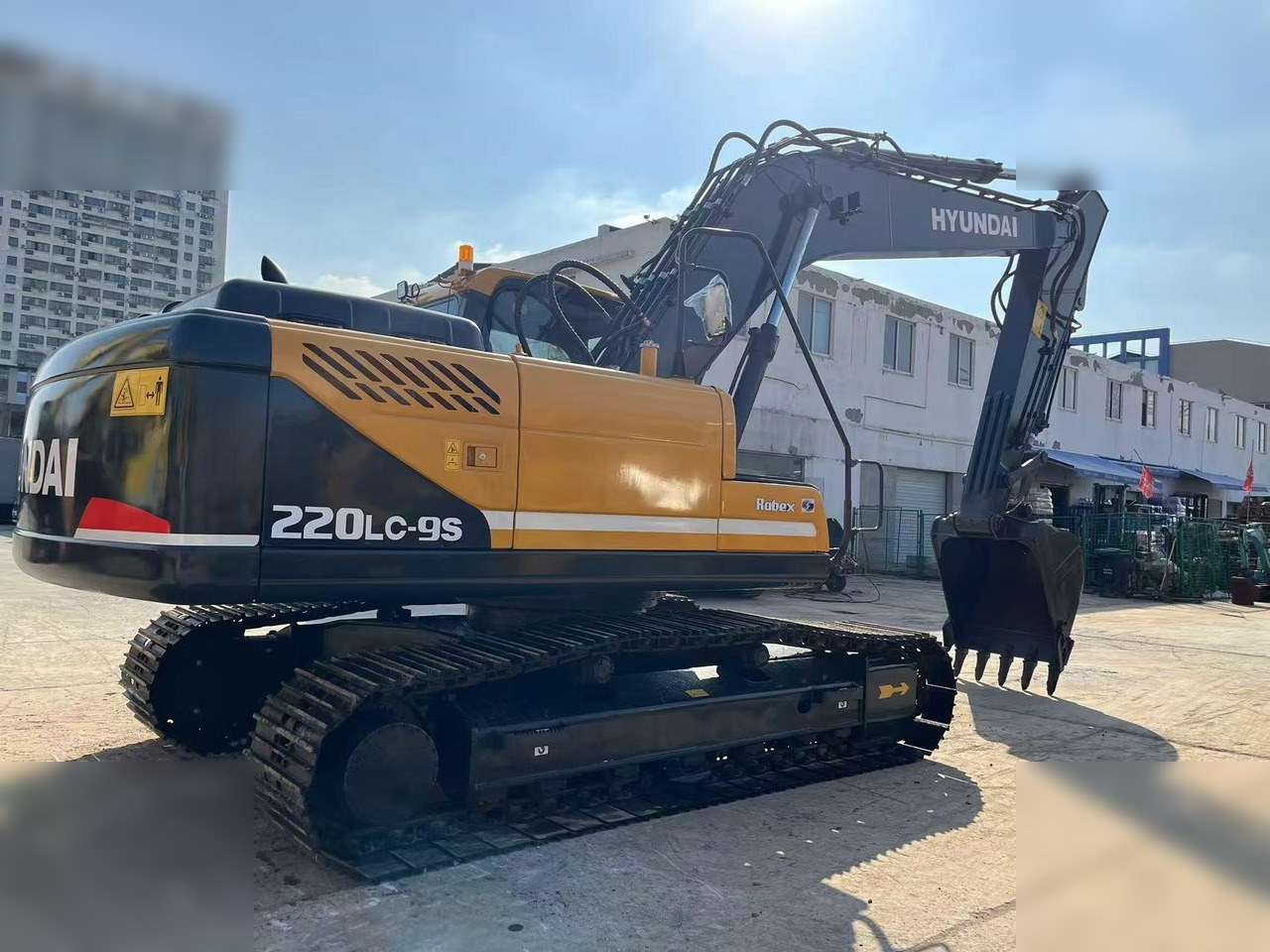 HYUNDAI ROBEX 220 LC-9S - Pelle sur chenille: photos 2 HYUNDAI ROBEX 220 LC-9S - Pelle sur chenille: photos 2