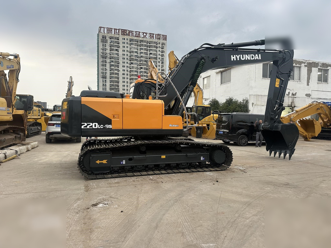 HYUNDAI ROBEX 220 LC-9S - Pelle sur chenille: photos 3 HYUNDAI ROBEX 220 LC-9S - Pelle sur chenille: photos 3