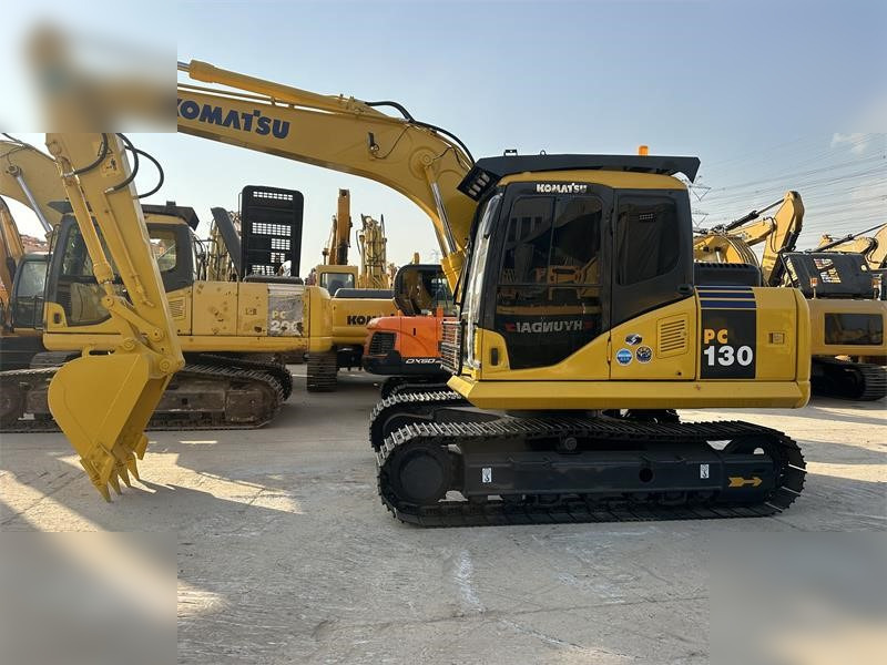 KOMATSU PC130-7 - Pelle sur chenille: photos 1 KOMATSU PC130-7 - Pelle sur chenille: photos 1