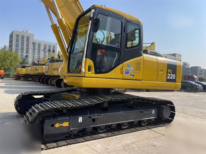 Pelle sur chenille KOMATSU PC220-7: photos 6