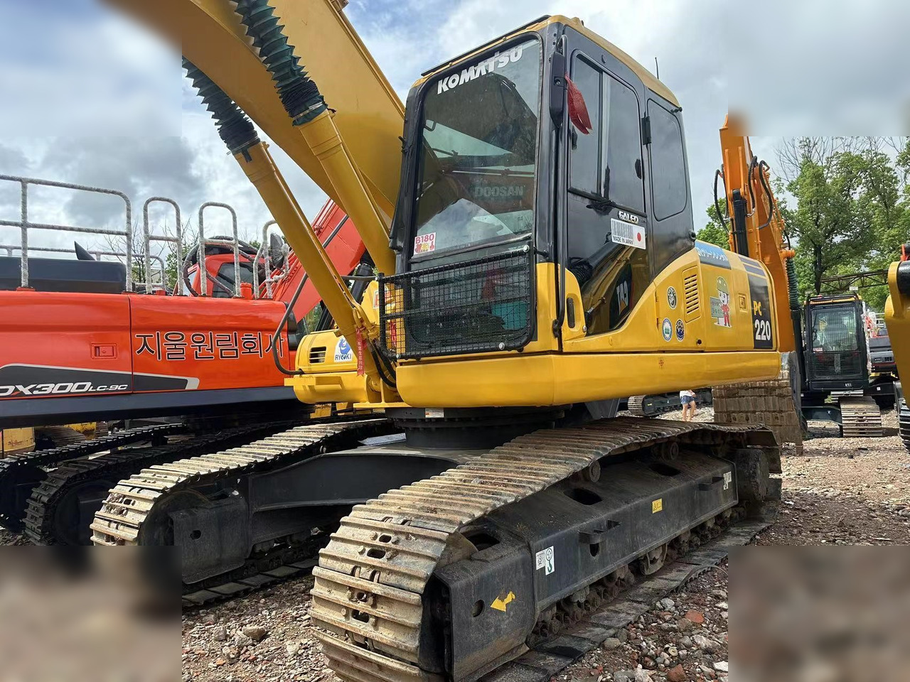 KOMATSU PC220-7 - Pelle sur chenille: photos 3 KOMATSU PC220-7 - Pelle sur chenille: photos 3