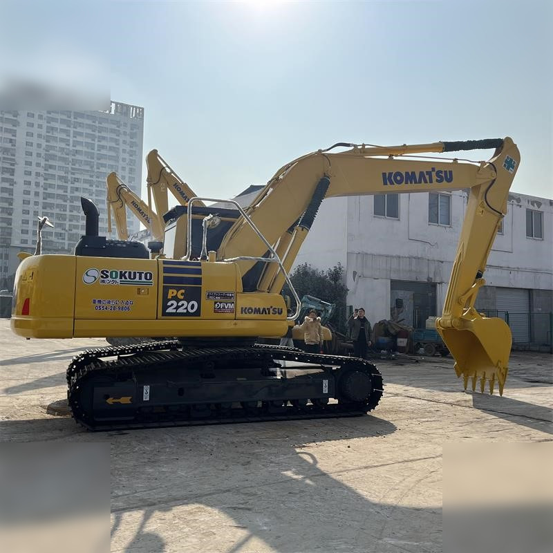 KOMATSU PC220-8 - Pelle sur chenille: photos 2 KOMATSU PC220-8 - Pelle sur chenille: photos 2