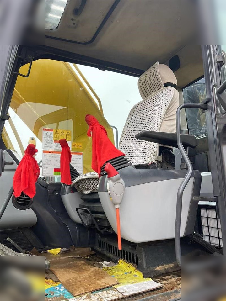 Pelle sur chenille KOMATSU PC220-8: photos 8