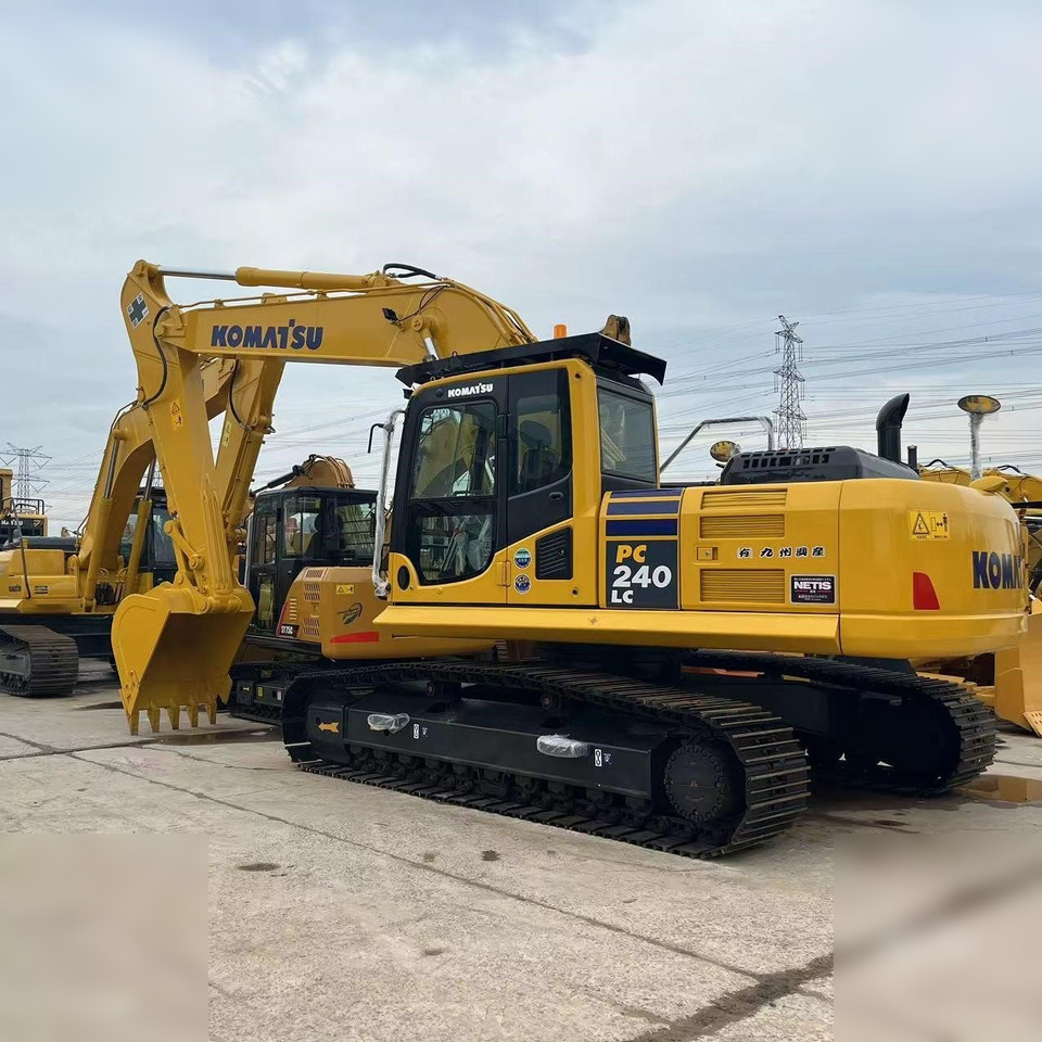 KOMATSU PC240 LC-8 - Pelle sur chenille: photos 1 KOMATSU PC240 LC-8 - Pelle sur chenille: photos 1