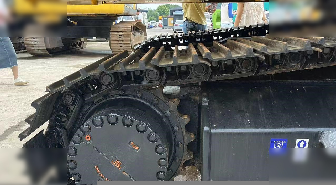 KOMATSU PC240 LC-8 - Pelle sur chenille: photos 4 KOMATSU PC240 LC-8 - Pelle sur chenille: photos 4