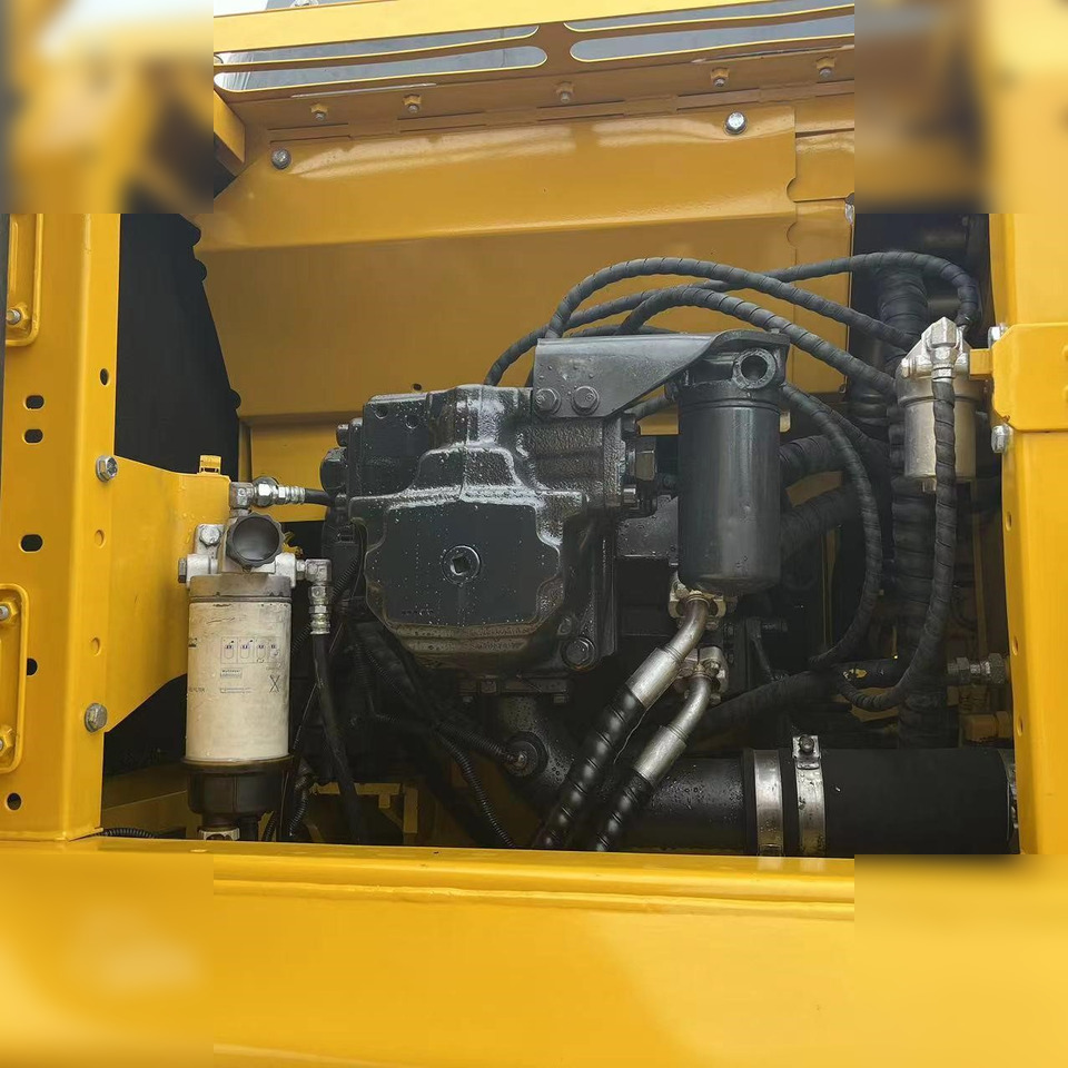 KOMATSU PC240 LC-8 - Pelle sur chenille: photos 5 KOMATSU PC240 LC-8 - Pelle sur chenille: photos 5