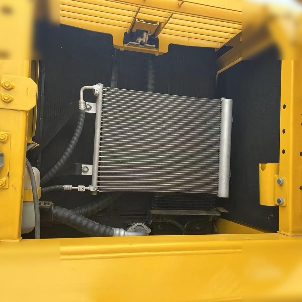 KOMATSU PC240 LC-8 - Pelle sur chenille: photos 3 KOMATSU PC240 LC-8 - Pelle sur chenille: photos 3