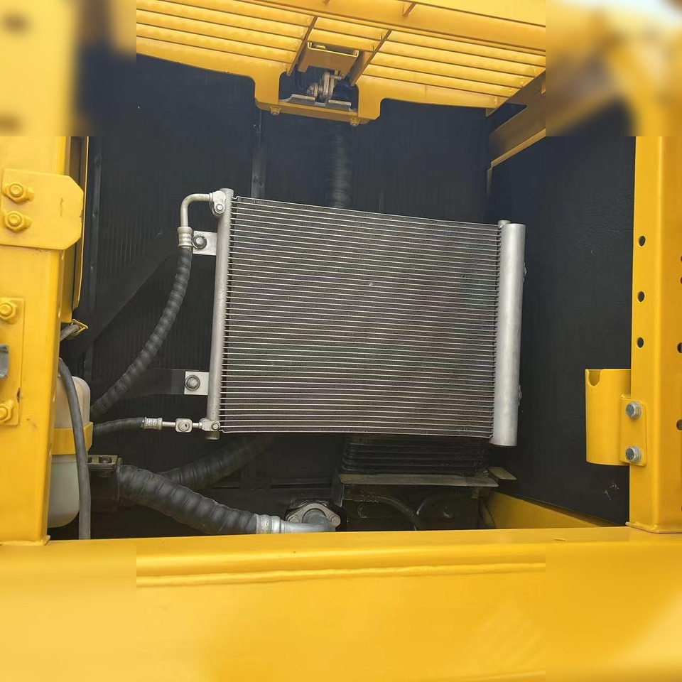 KOMATSU PC240 LC-8M0 - Pelle sur chenille: photos 2 KOMATSU PC240 LC-8M0 - Pelle sur chenille: photos 2