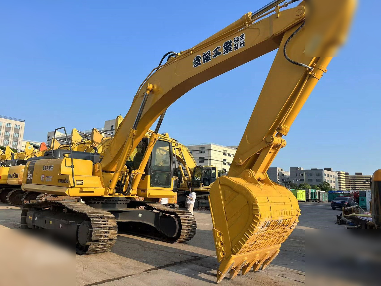 KOMATSU PC350-7 - Pelle sur chenille: photos 1 KOMATSU PC350-7 - Pelle sur chenille: photos 1