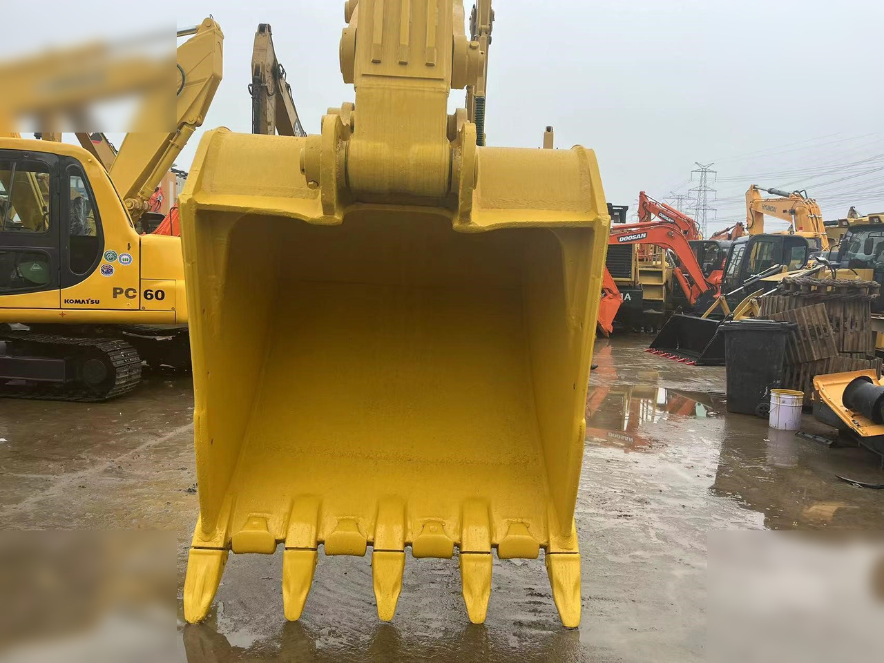 KOMATSU PC450 LC-8 - Pelle sur chenille: photos 4 KOMATSU PC450 LC-8 - Pelle sur chenille: photos 4