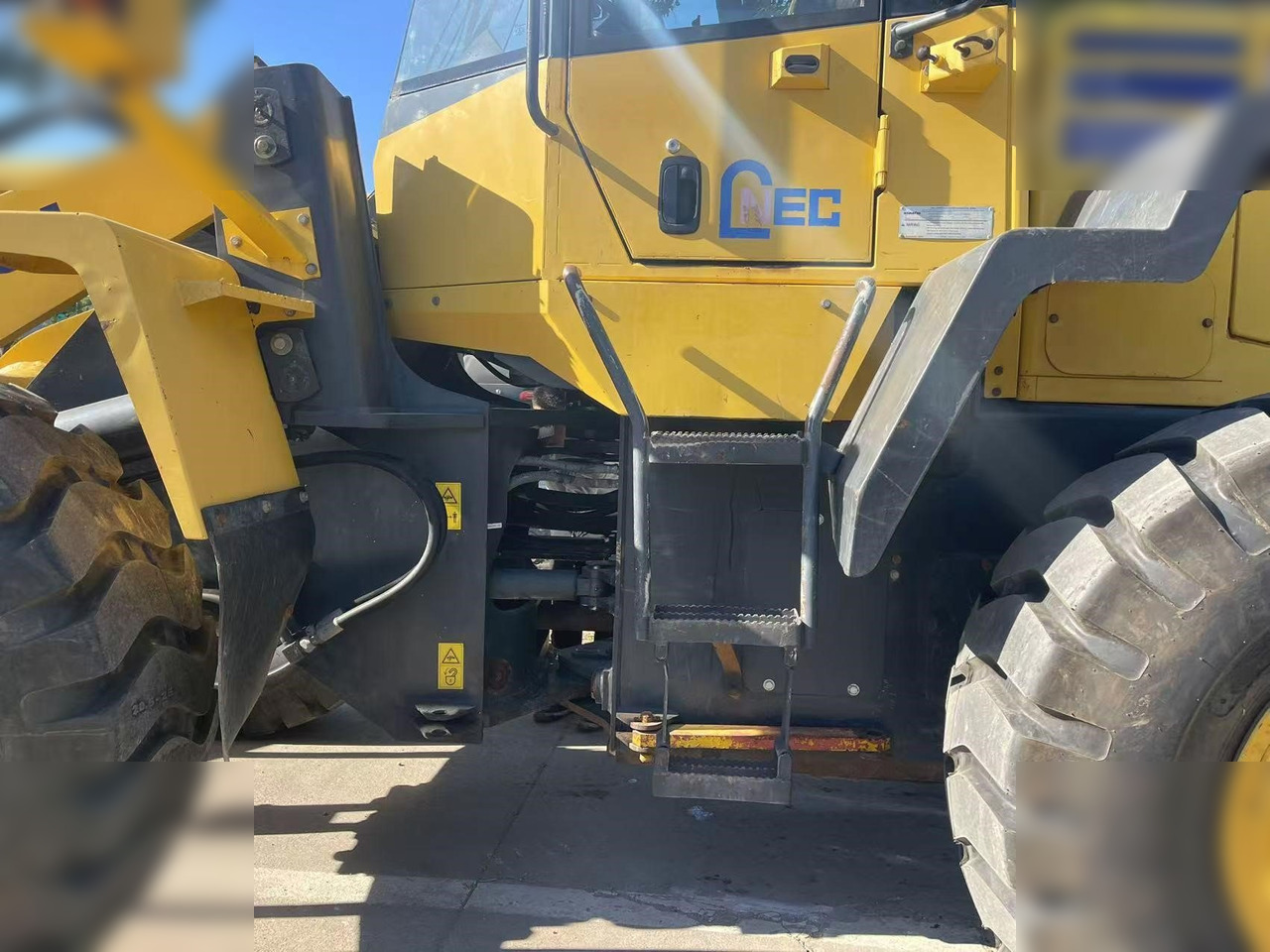 KOMATSU WA320-5 - Chargeuse sur pneus: photos 4 KOMATSU WA320-5 - Chargeuse sur pneus: photos 4