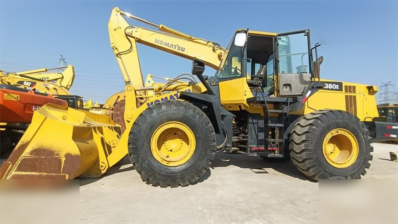 KOMATSU WA380Z-6 - Chargeuse sur pneus: photos 1 KOMATSU WA380Z-6 - Chargeuse sur pneus: photos 1