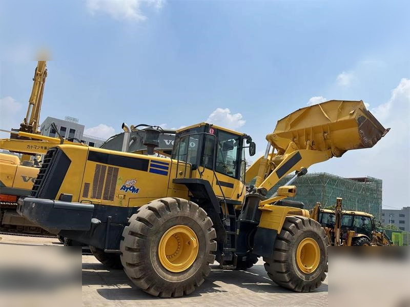 KOMATSU WA470-6 - Chargeuse sur pneus: photos 2 KOMATSU WA470-6 - Chargeuse sur pneus: photos 2