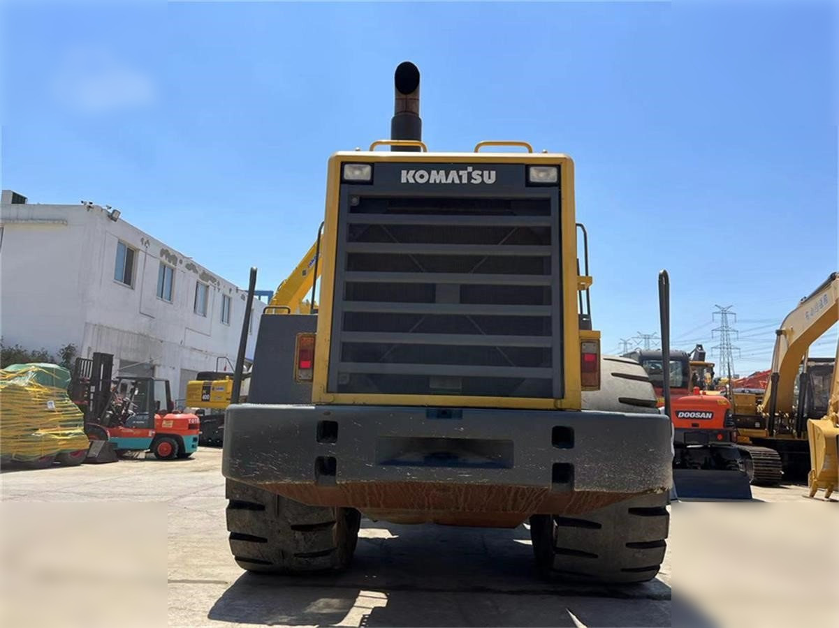 KOMATSU WA600-3 - Chargeuse sur pneus: photos 3 KOMATSU WA600-3 - Chargeuse sur pneus: photos 3