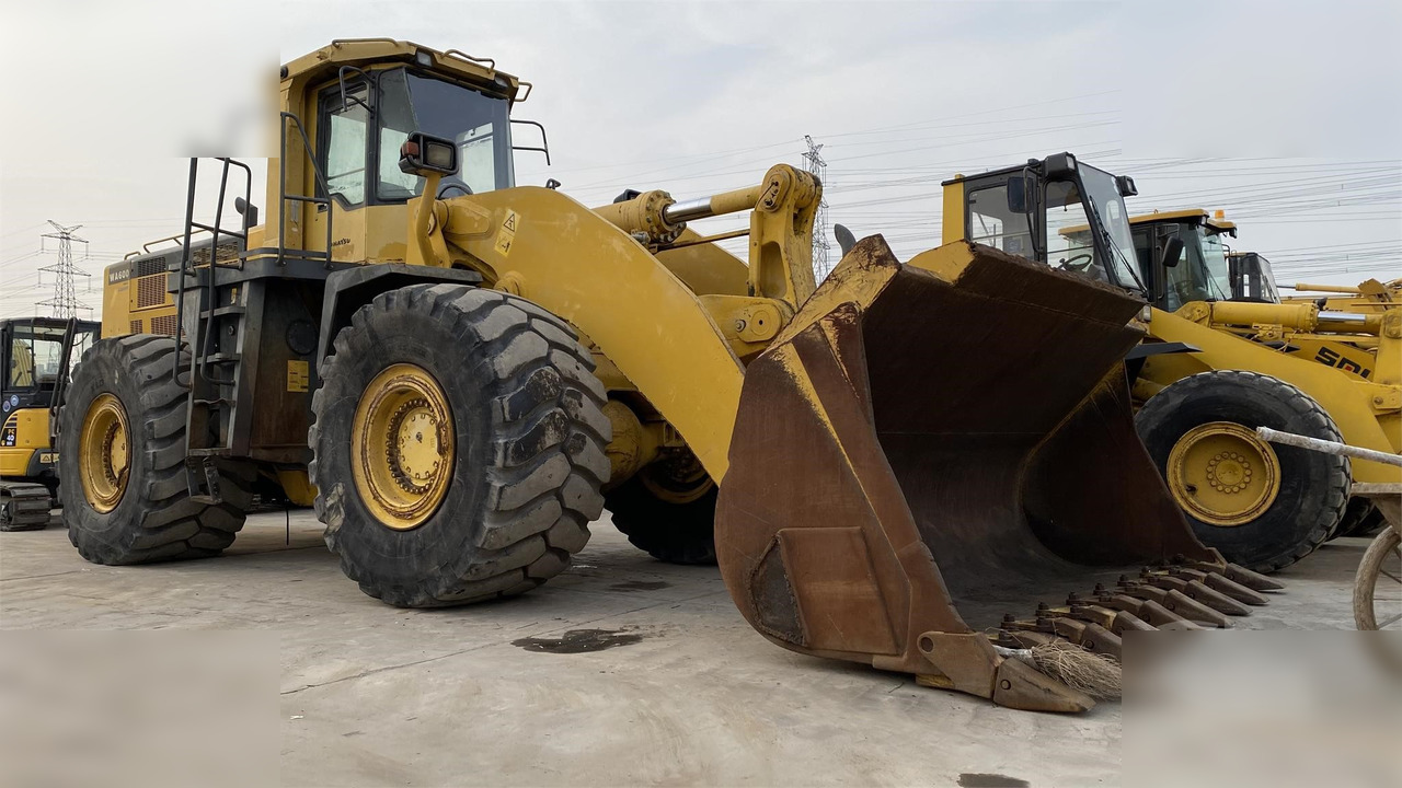KOMATSU WA600-3 - Chargeuse sur pneus: photos 1 KOMATSU WA600-3 - Chargeuse sur pneus: photos 1