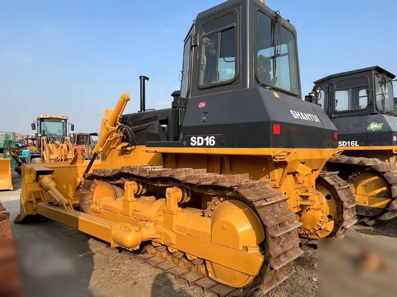 SHANTUI SD16 - Bulldozer: photos 1 SHANTUI SD16 - Bulldozer: photos 1