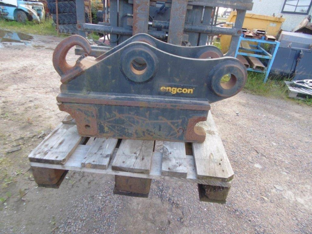Engcon snabbfäste till Hitachi 210 - Attache rapide pour Engins de chantier: photos 1 Engcon snabbfäste till Hitachi 210 - Attache rapide pour Engins de chantier: photos 1