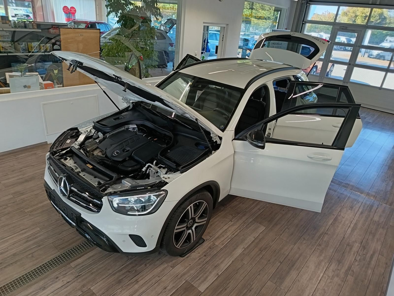 Mercedes-Benz GLC 220d AMG Line 4MATIC*AHK*NAVI*LED*R-KAM*DAB* - SUV: photos 2 Mercedes-Benz GLC 220d AMG Line 4MATIC*AHK*NAVI*LED*R-KAM*DAB* - SUV: photos 2